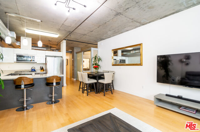 645 W 9Th St Unit: 435