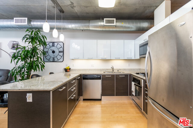645 W 9Th St Unit: 435