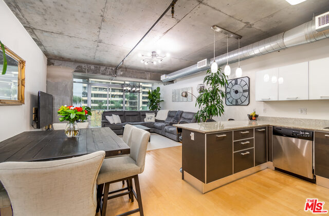 645 W 9Th St Unit: 435