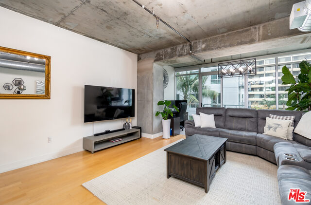 645 W 9Th St Unit: 435