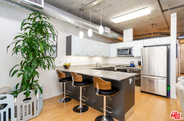 645 W 9Th St Unit: 435