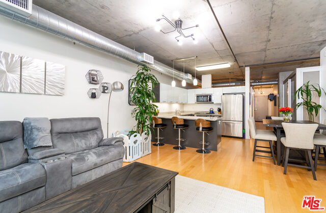 645 W 9Th St Unit: 435