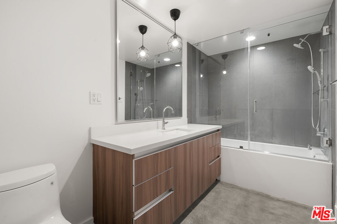 482 S Arroyo Pkwy Unit: 306