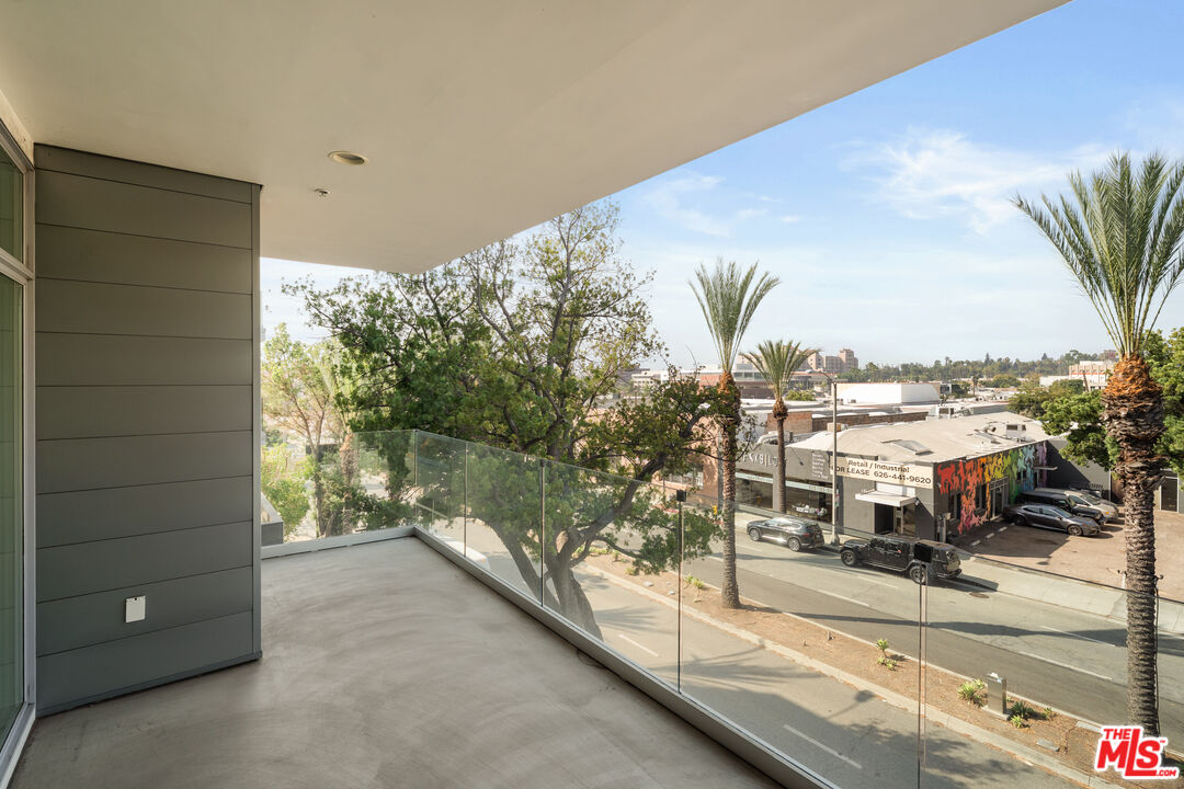 482 S Arroyo Pkwy Unit: 306