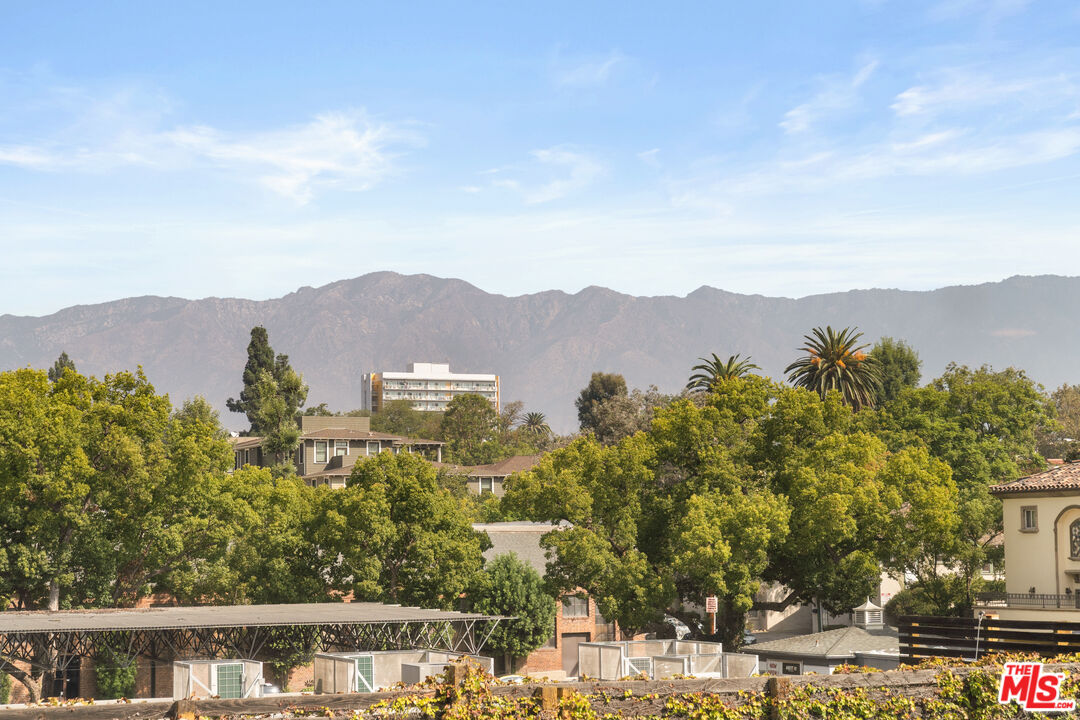 482 S Arroyo Pkwy Unit: 306