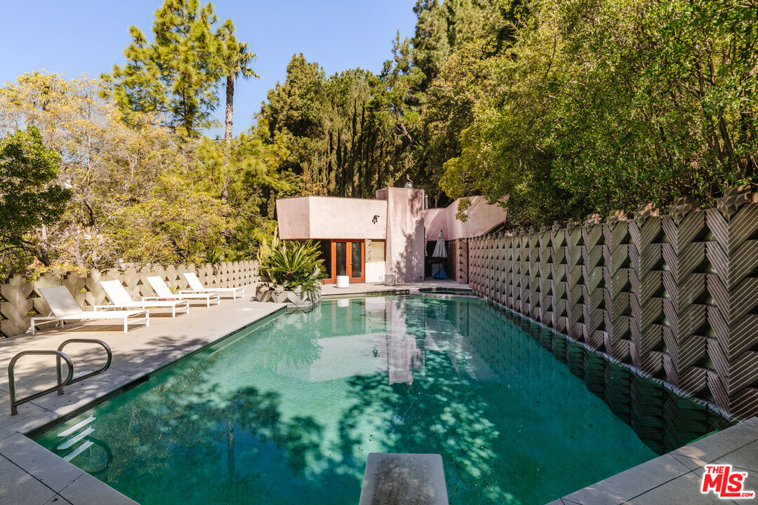 7017 Senalda Rd