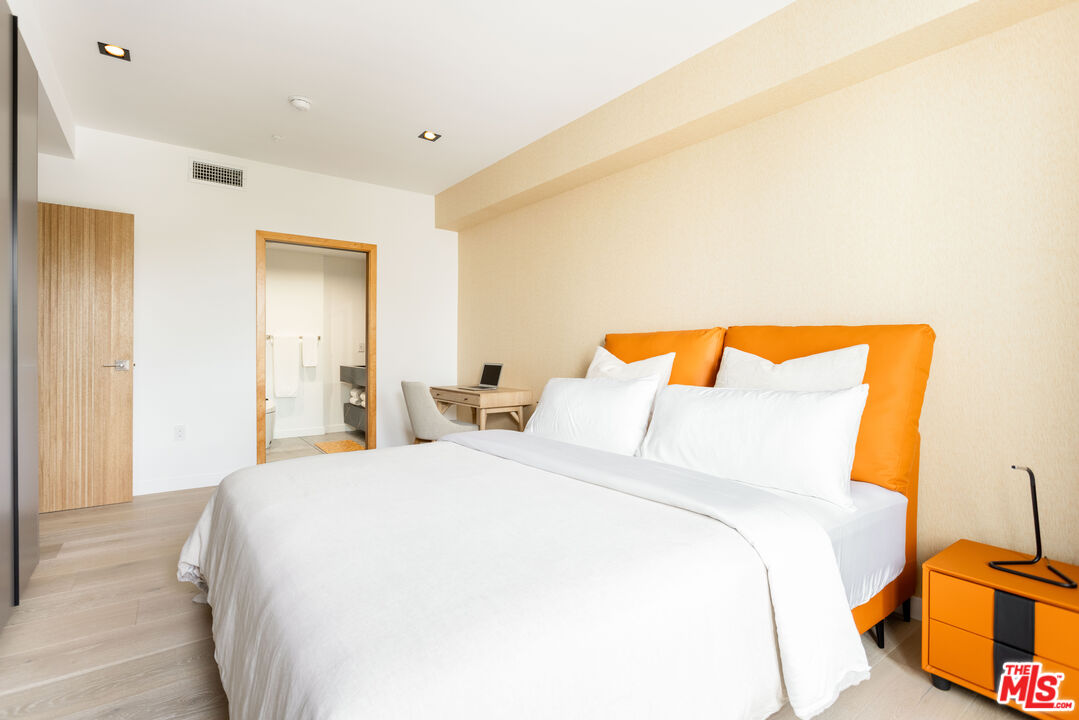 547 N Sweetzer Ave Unit: 303