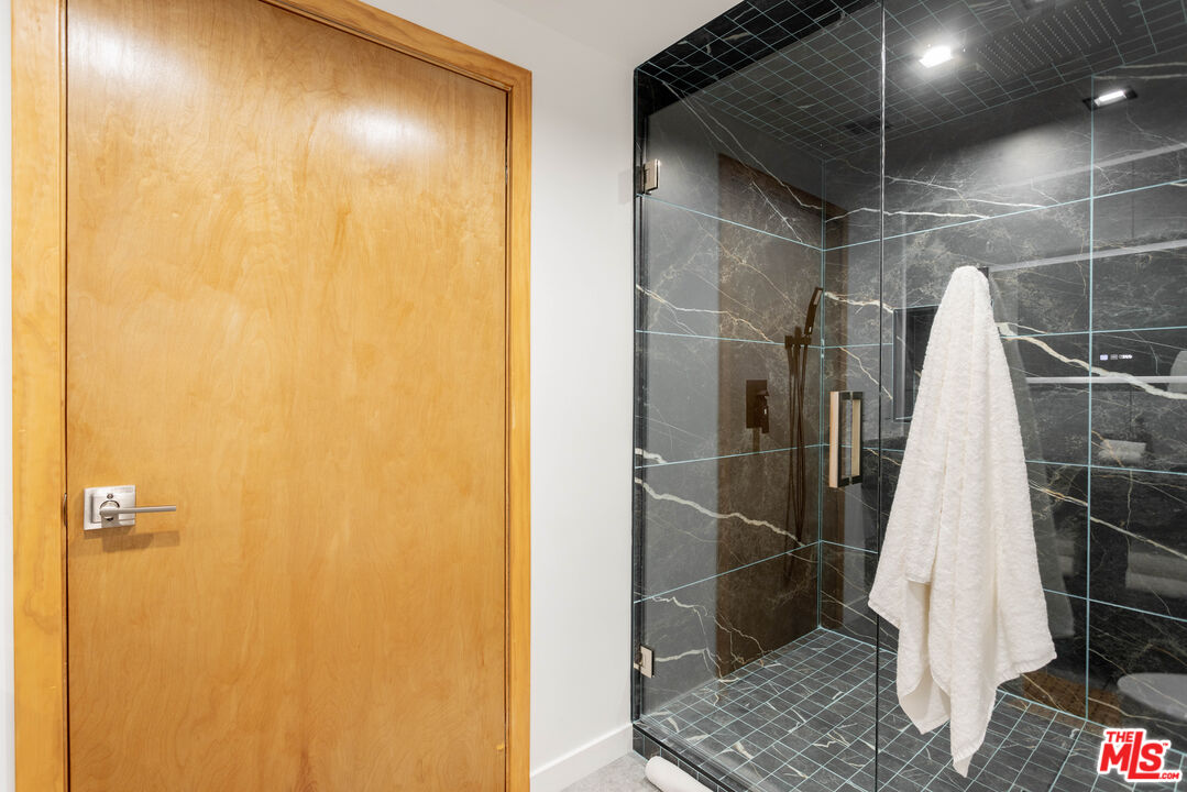 547 N Sweetzer Ave Unit: 303