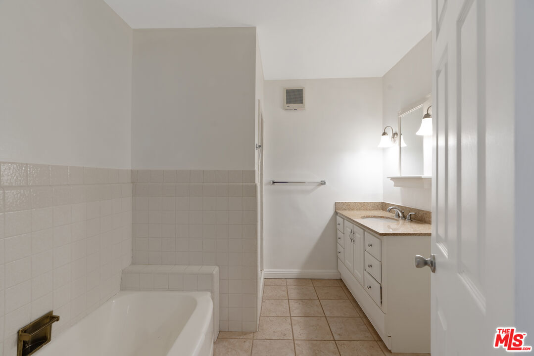 4823 Topanga Canyon Blvd