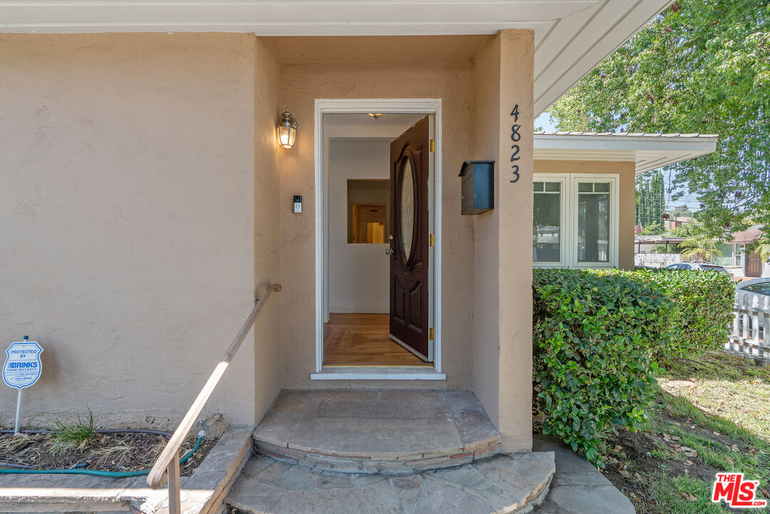 4823 Topanga Canyon Blvd