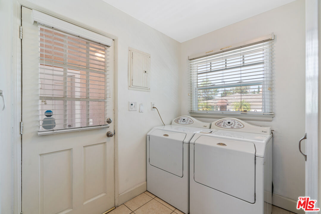 4823 Topanga Canyon Blvd