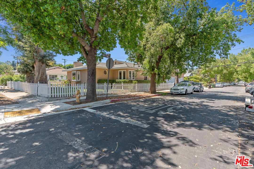 4823 Topanga Canyon Blvd