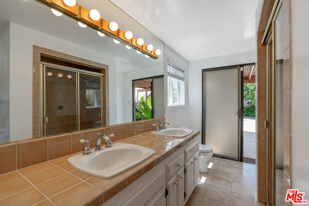 4823 Topanga Canyon Blvd