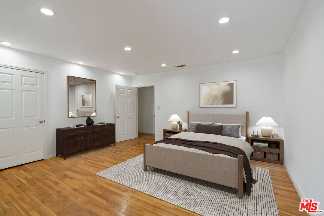 4823 Topanga Canyon Blvd