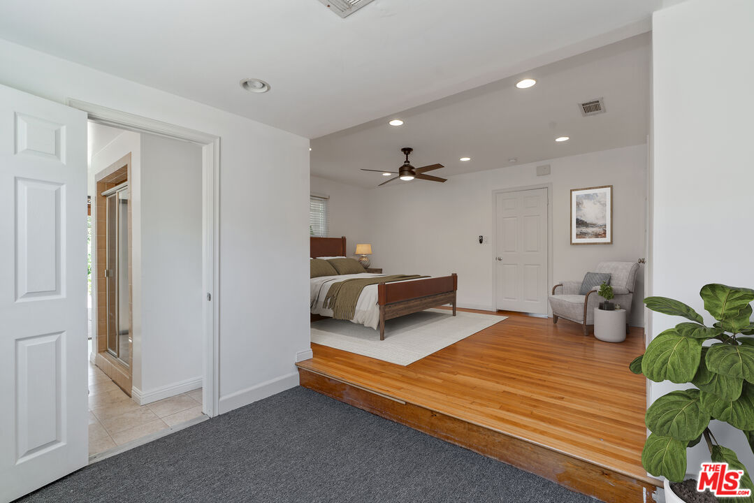 4823 Topanga Canyon Blvd