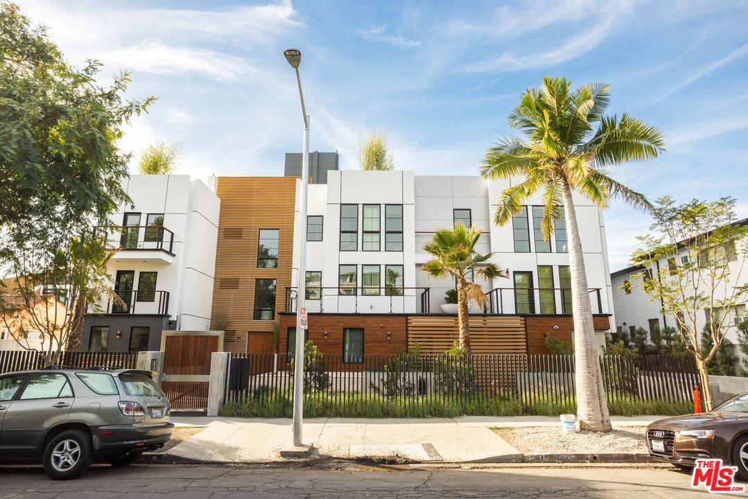 547 N Sweetzer Ave Unit: 201