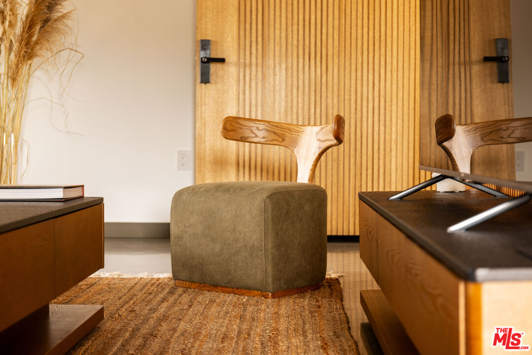 547 N Sweetzer Ave Unit: 201