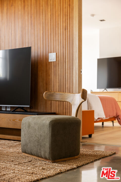 547 N Sweetzer Ave Unit: 102