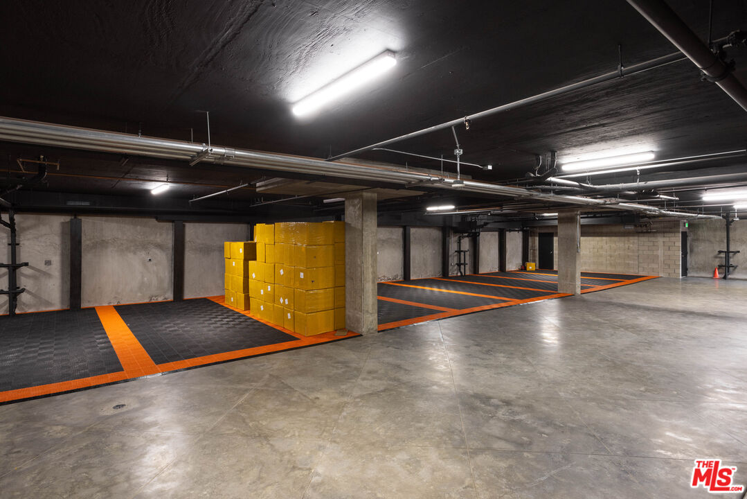 547 N Sweetzer Ave Unit: 102