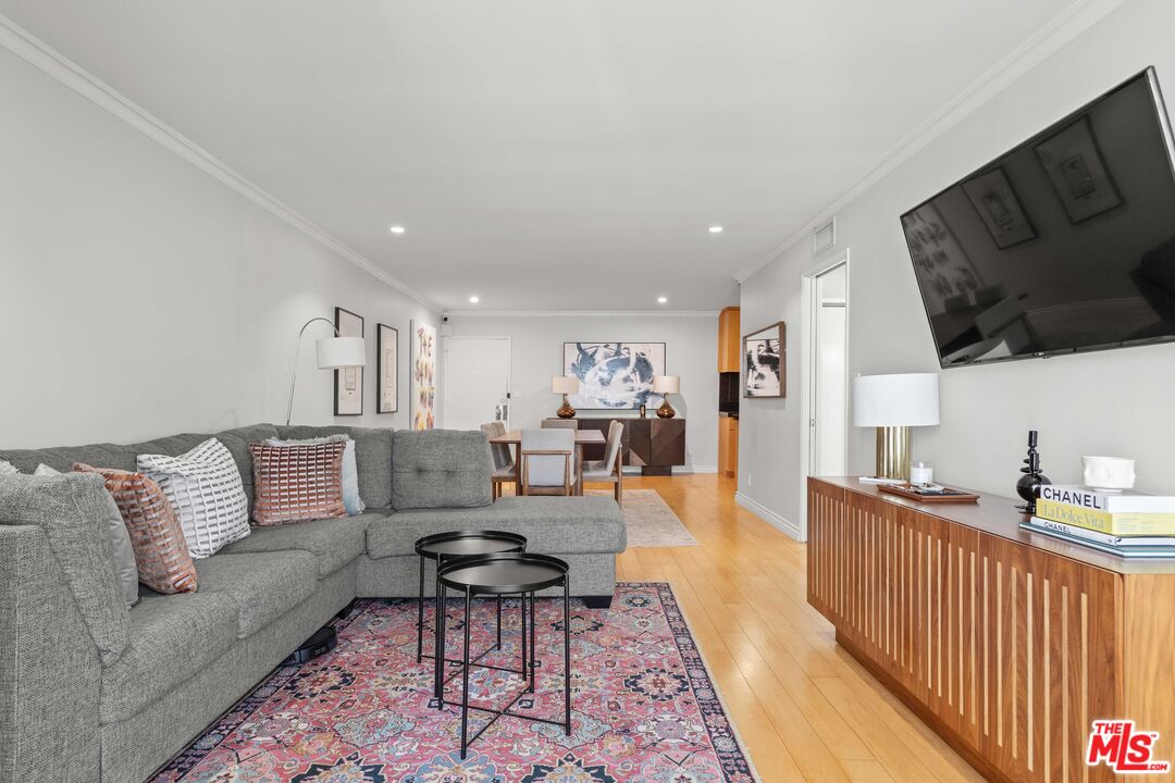 705 Westmount Dr Unit: 209