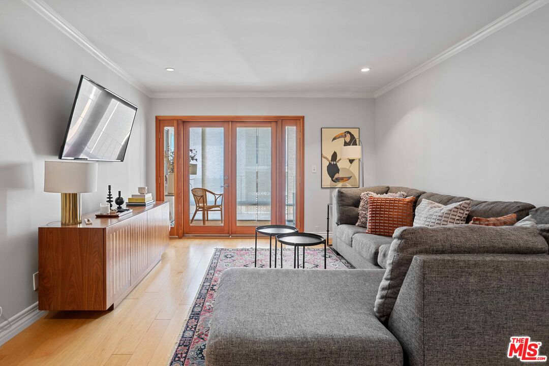 705 Westmount Dr Unit: 209