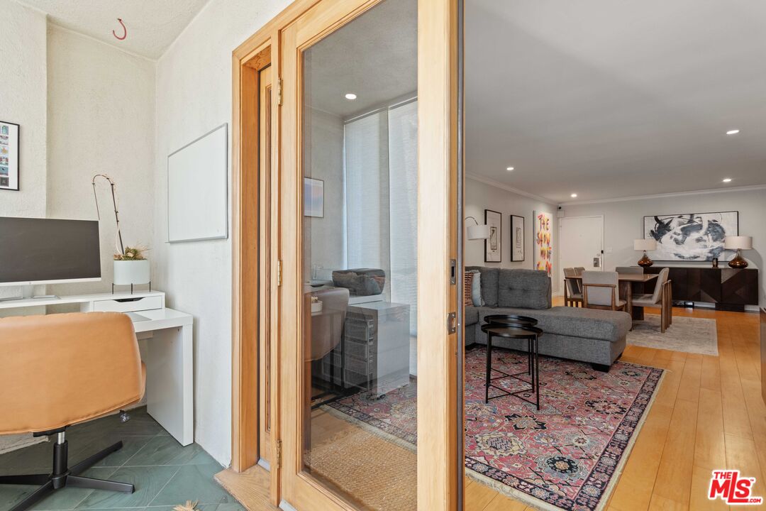 705 Westmount Dr Unit: 209