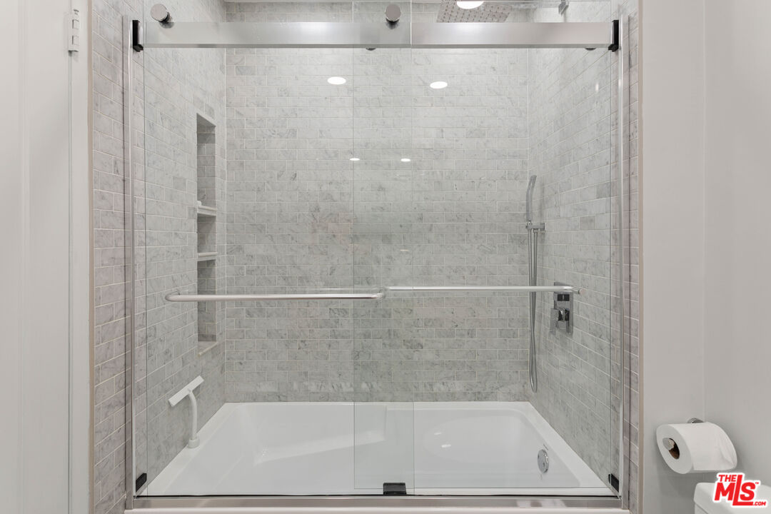 705 Westmount Dr Unit: 209