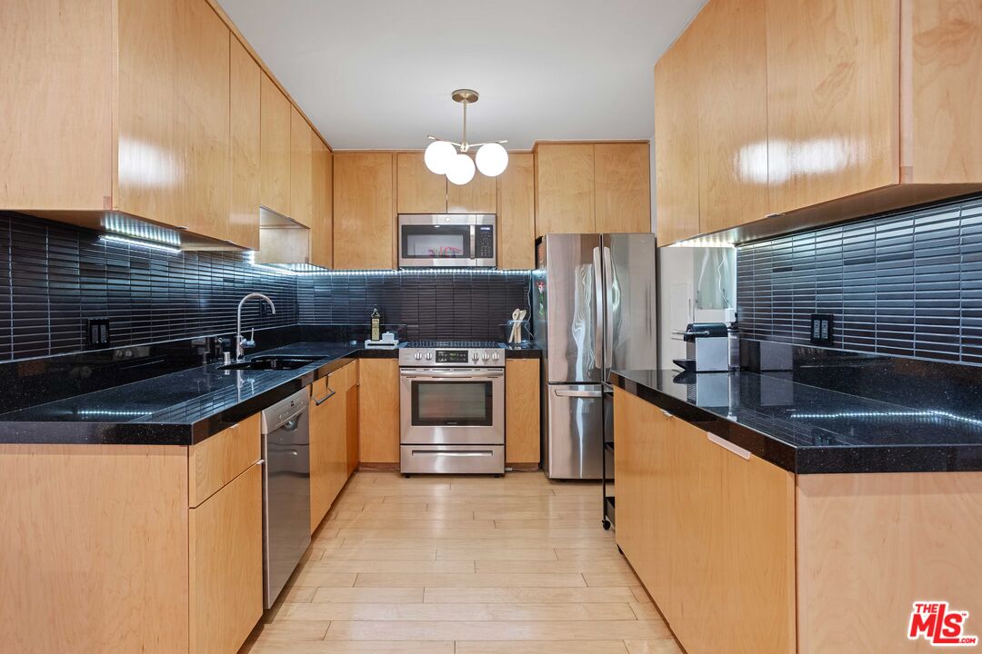 705 Westmount Dr Unit: 209