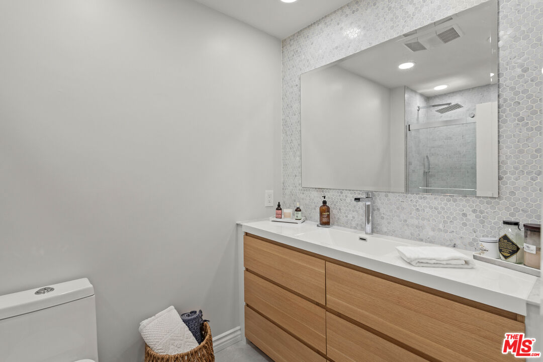 705 Westmount Dr Unit: 209