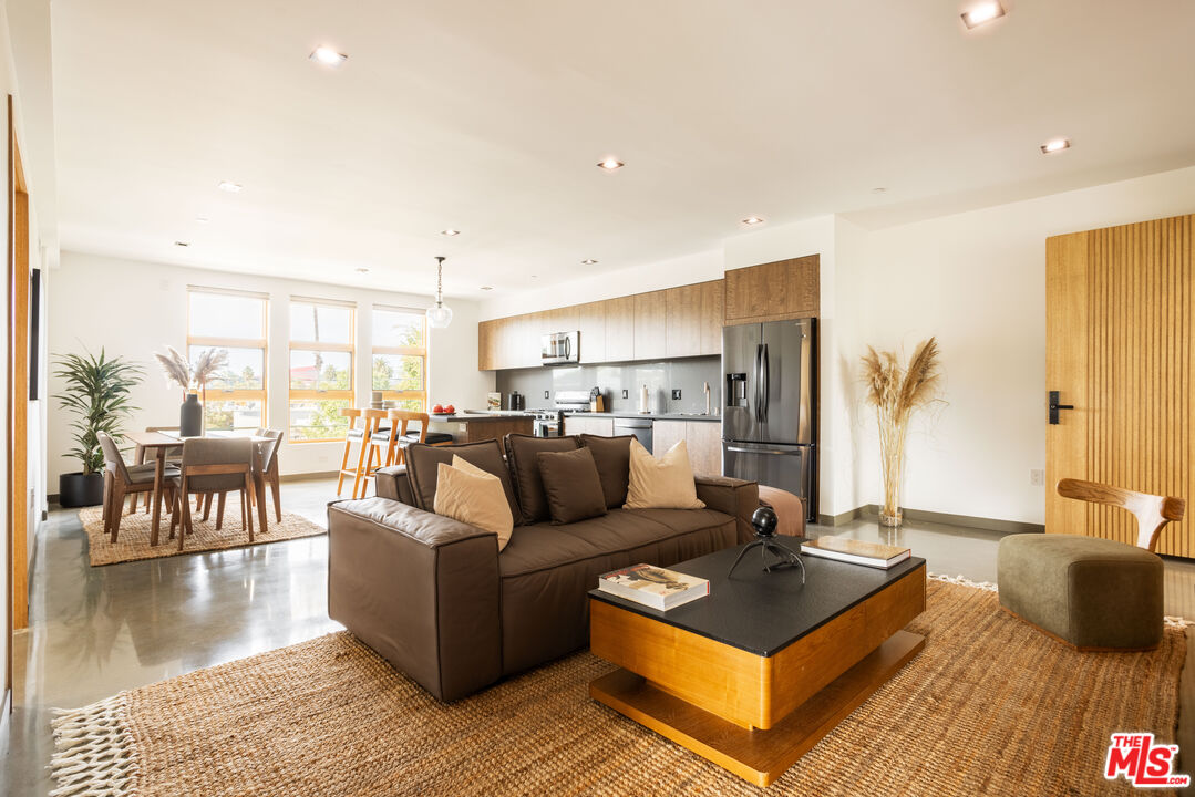 547 N Sweetzer Ave Unit: 101