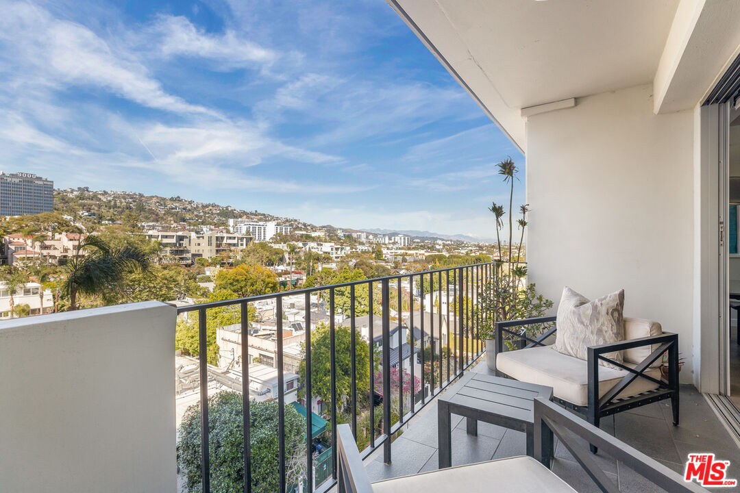 818 N Doheny Dr Unit: 607