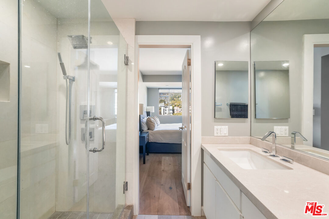 818 N Doheny Dr Unit: 607