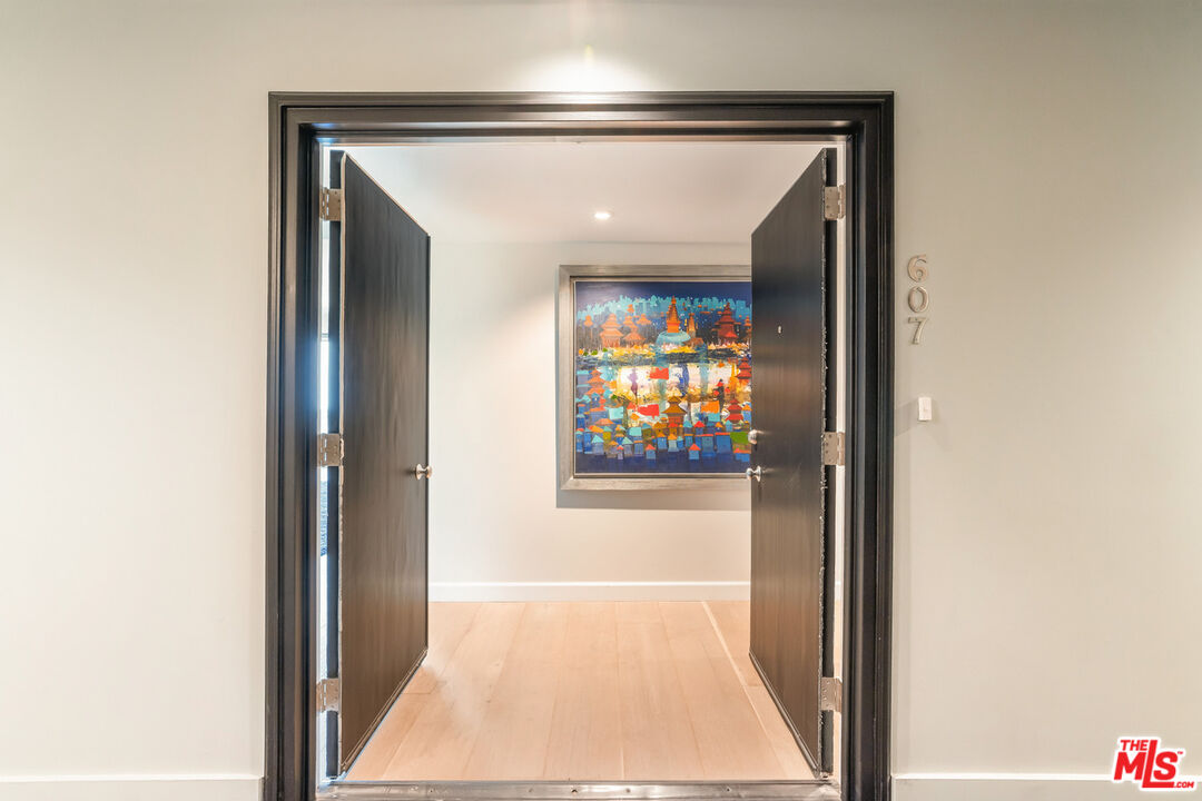 818 N Doheny Dr Unit: 607