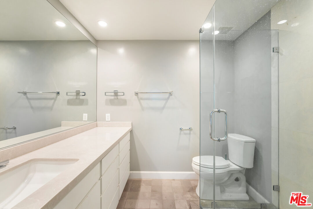 818 N Doheny Dr Unit: 607