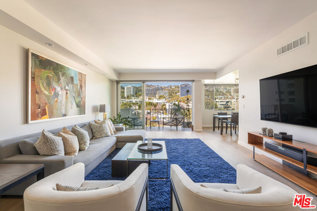 818 N Doheny Dr Unit: 607