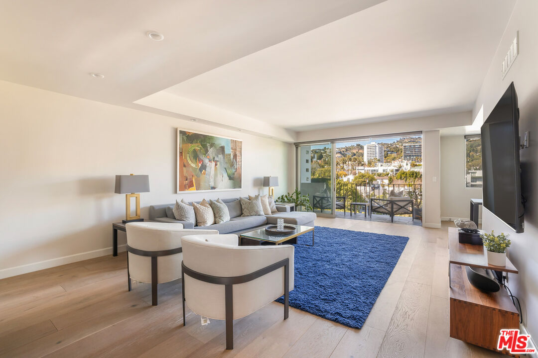 818 N Doheny Dr Unit: 607