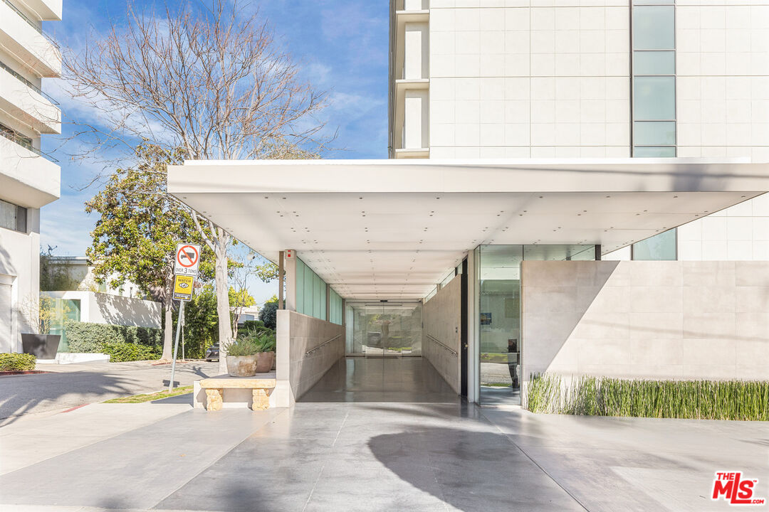 818 N Doheny Dr Unit: 607