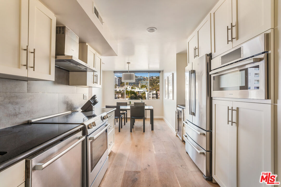 818 N Doheny Dr Unit: 607