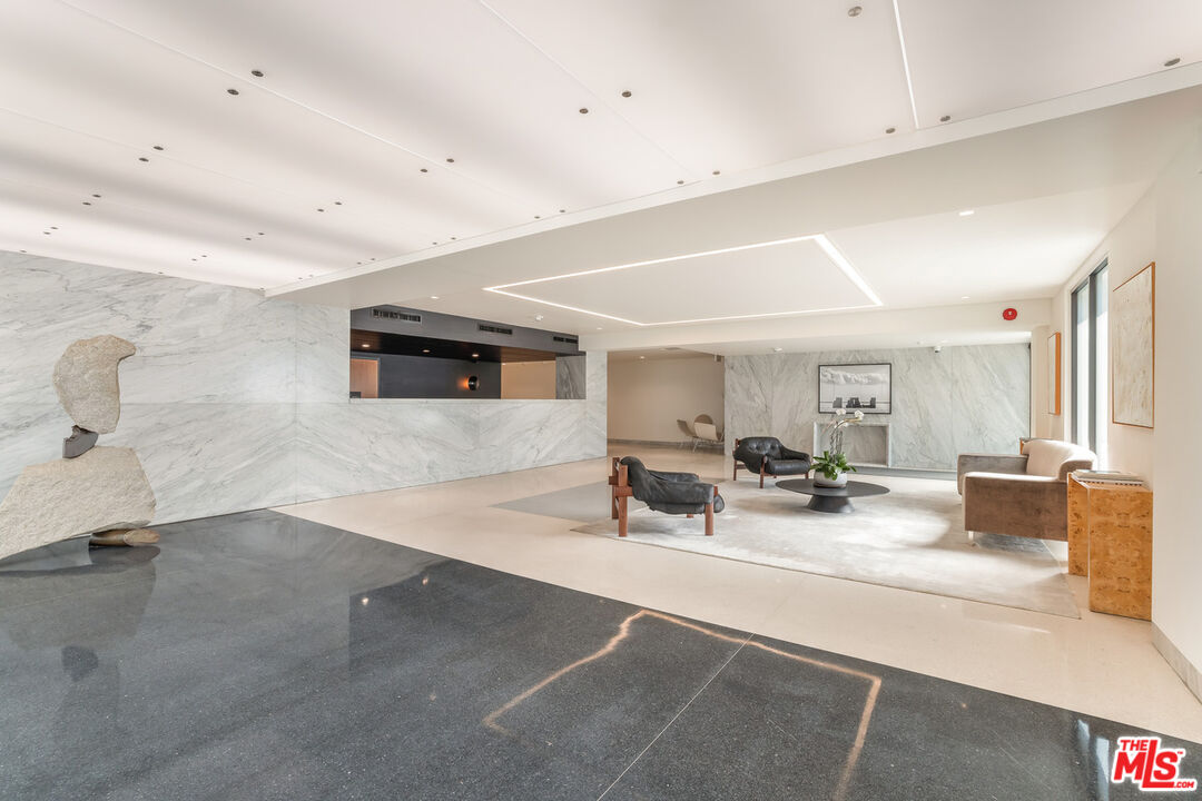 818 N Doheny Dr Unit: 607