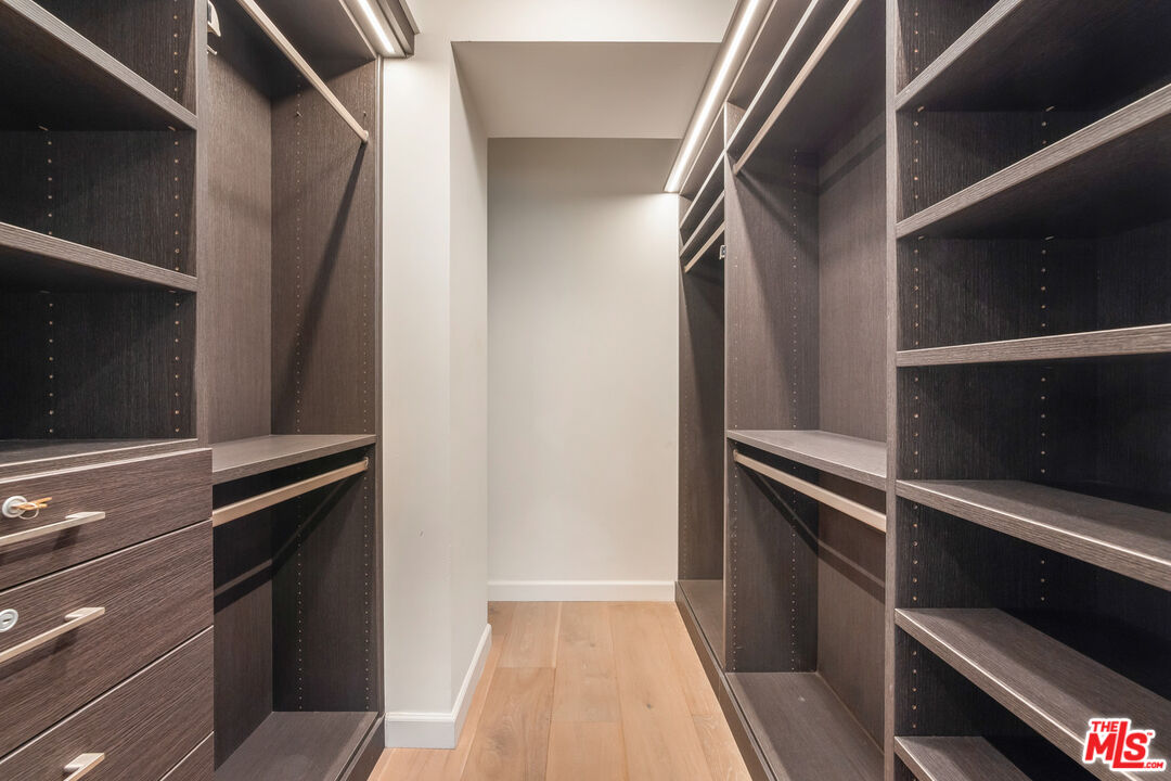 818 N Doheny Dr Unit: 607