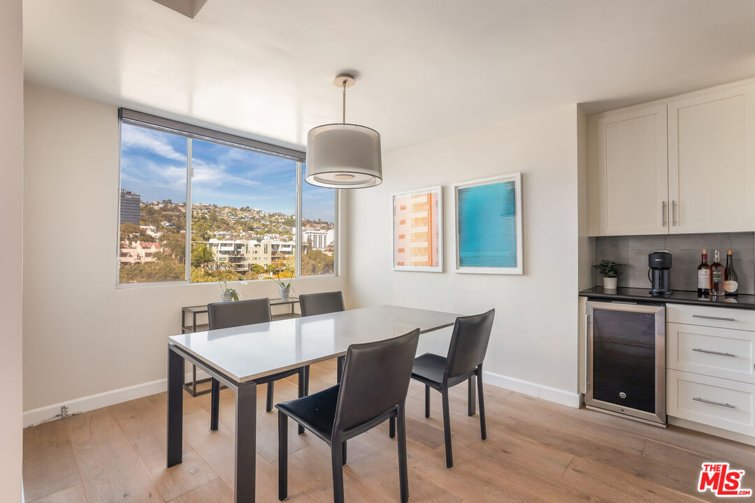 818 N Doheny Dr Unit: 607