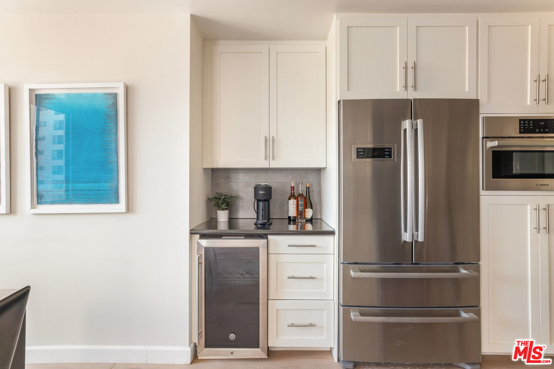 818 N Doheny Dr Unit: 607