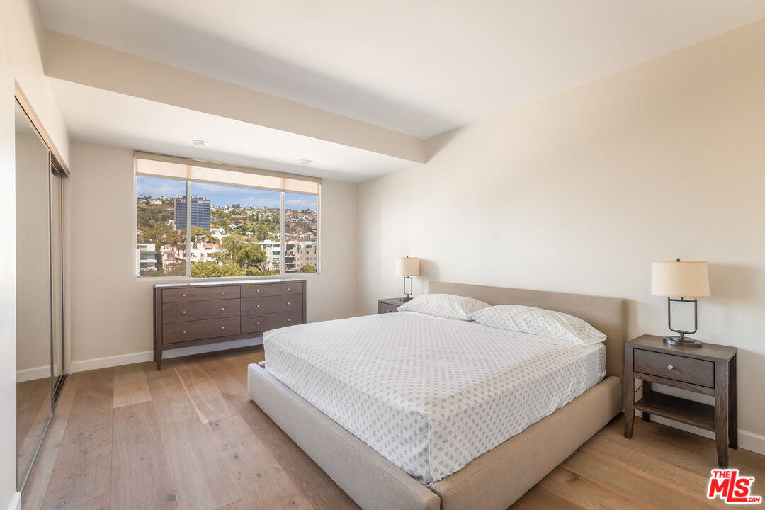 818 N Doheny Dr Unit: 607