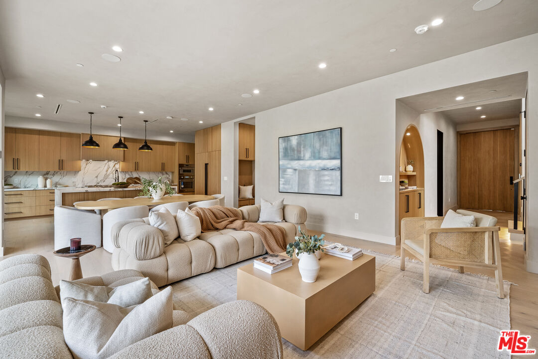 11317 Valley Spring Ln