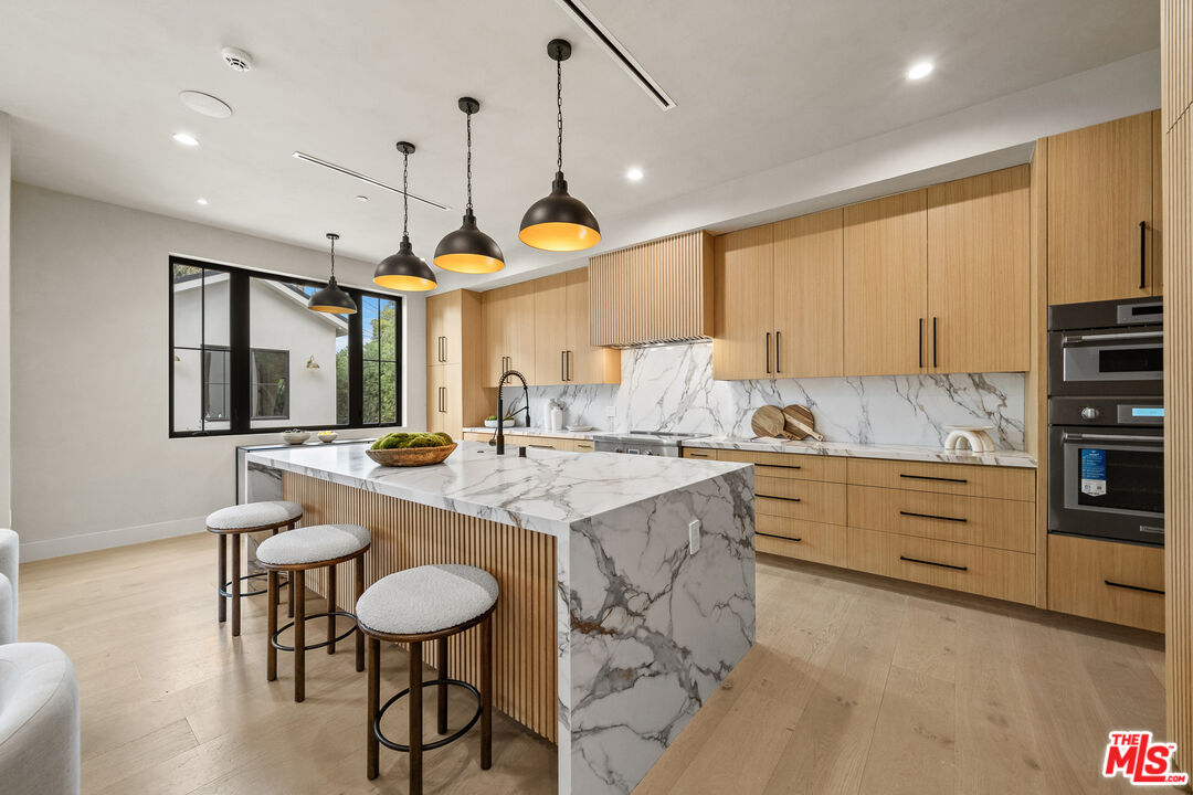 11317 Valley Spring Ln