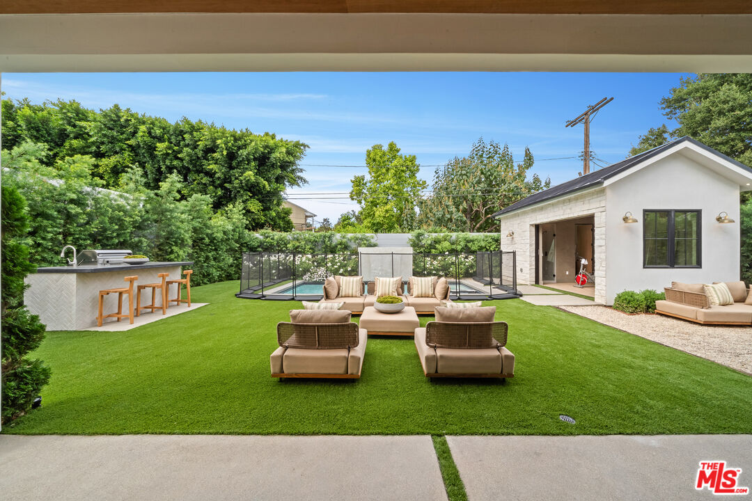 11317 Valley Spring Ln