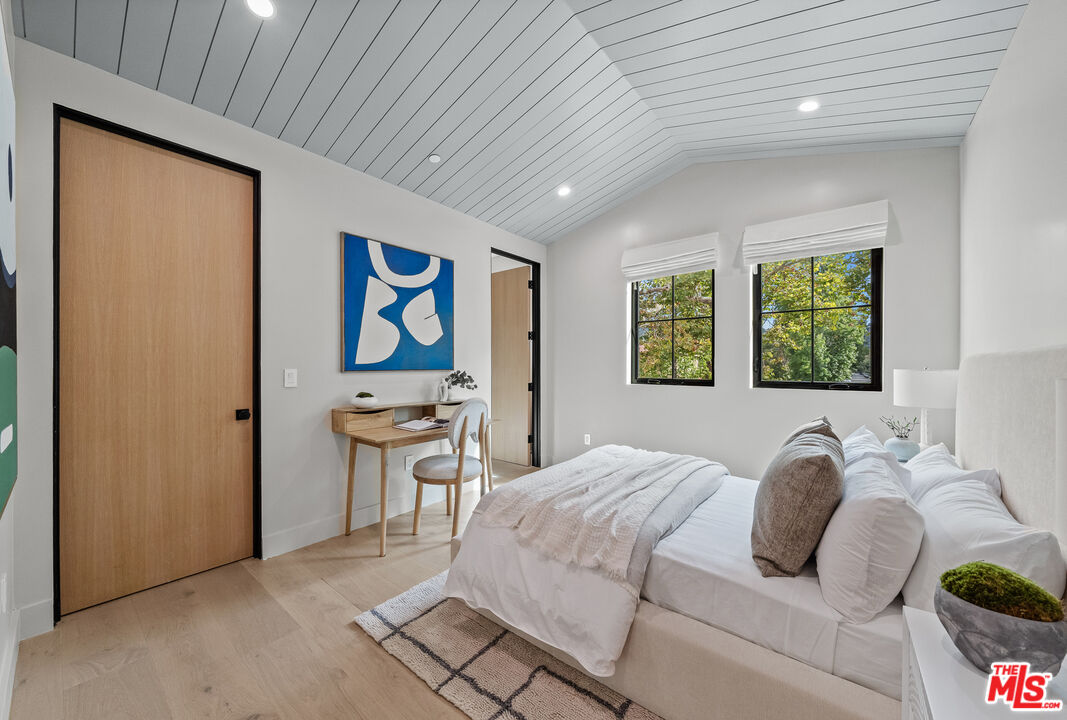 11317 Valley Spring Ln