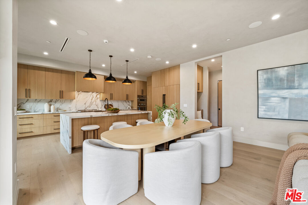 11317 Valley Spring Ln