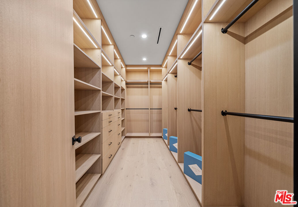 11317 Valley Spring Ln