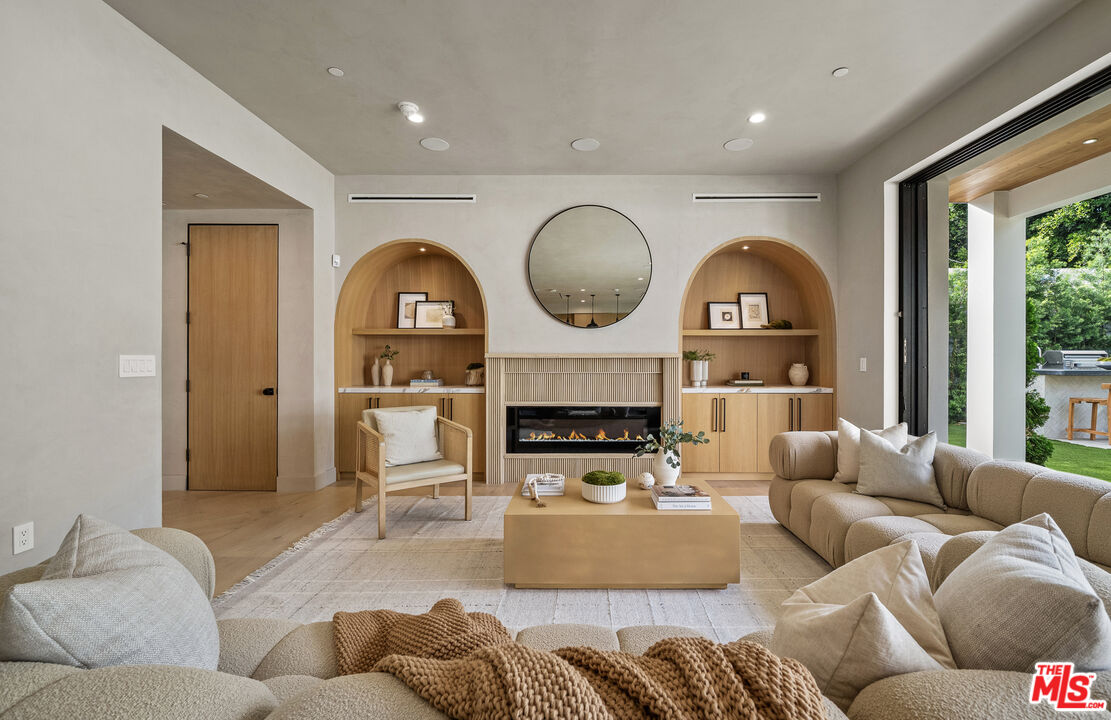 11317 Valley Spring Ln